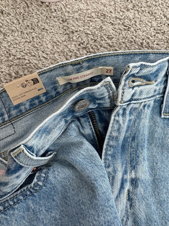 Levi low loose brand new - Picture 3 of 3